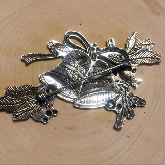Rare Sterling Silver Bells and Holly Christmas Brooch - Picture 3 of 8